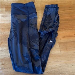 Lululemon floral full leg size 4